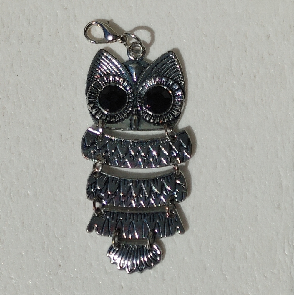 Vintage Large Dangling Owl Pendant - Picture 9 of 9